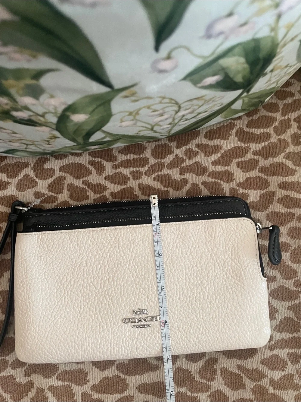 Coach Two-Tone Pebbled Leather Wristlet in Cream and Black NEW Double Zipper